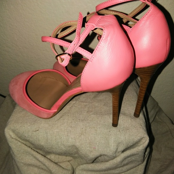 Shoe - Picture 2 of 4